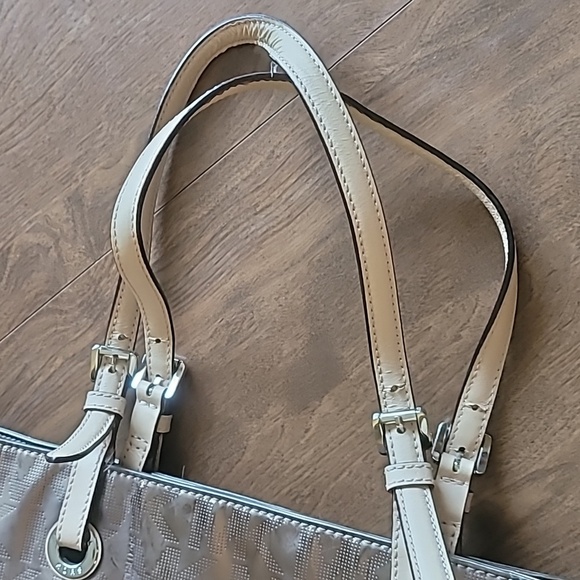 Michael Kors Gold Mirror Signature PVC and Leather Tote Gold tone large bag - Picture 9 of 16